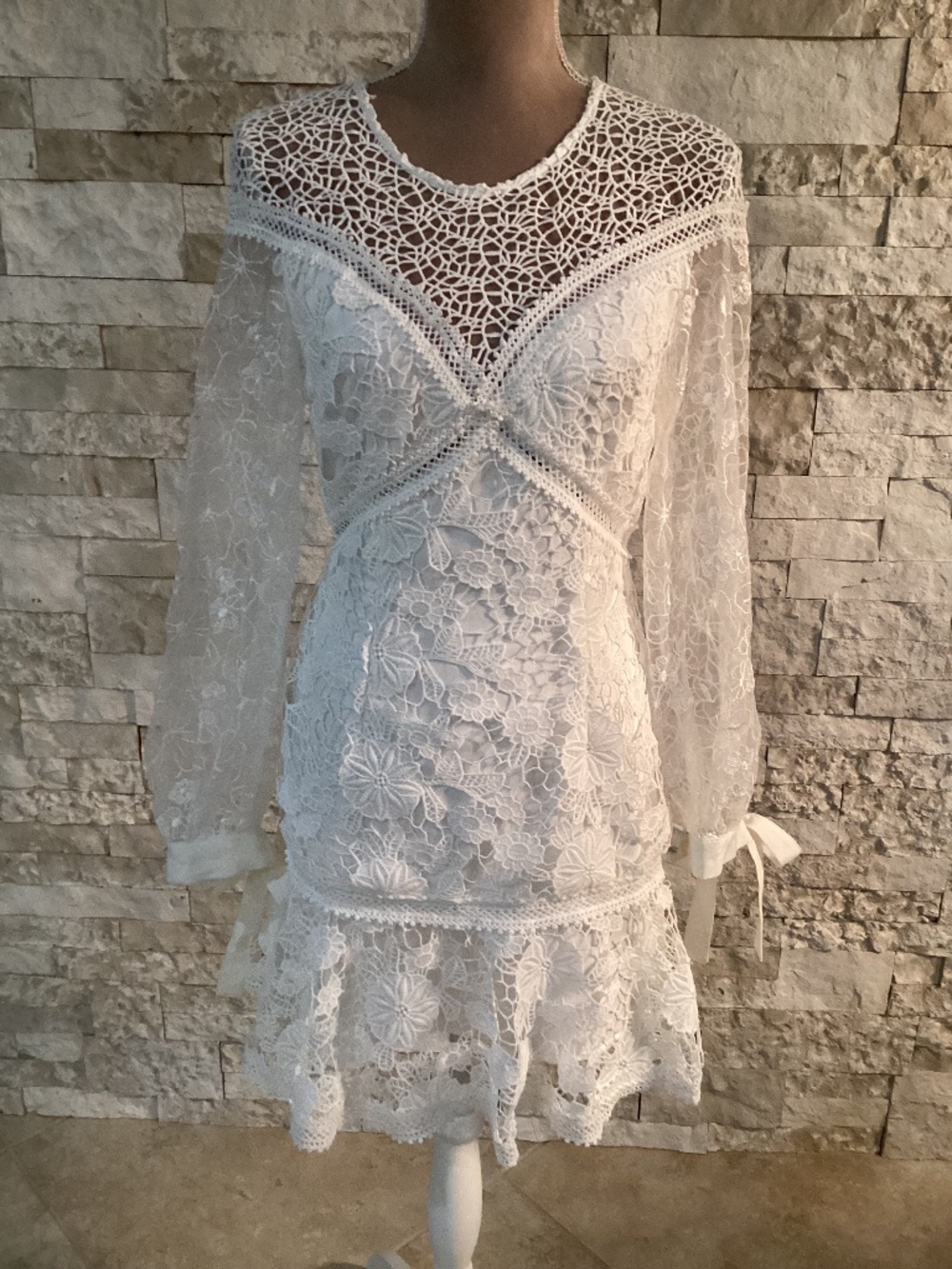 Few Moda White Lace Shift Dress